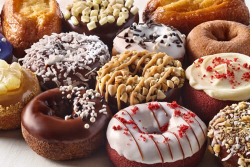 Red light foods. Refined sugars. Doughnuts and cakes. Poor diet.