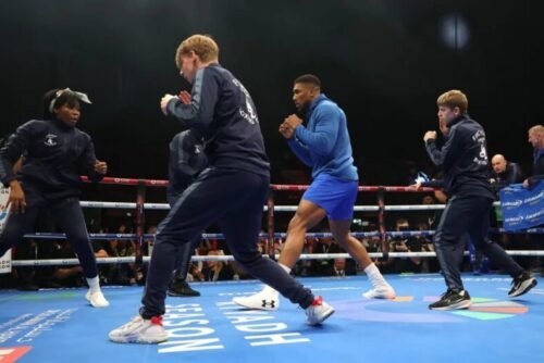 Boxing for self-defence, showing how footwork, distance control, and fast punches can stop or escape real-world threats.